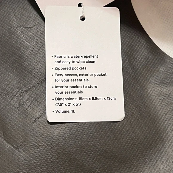 NWT Lululemon athletica Everywhere Belt Bag - Mustard coloured - Picture 5 of 10